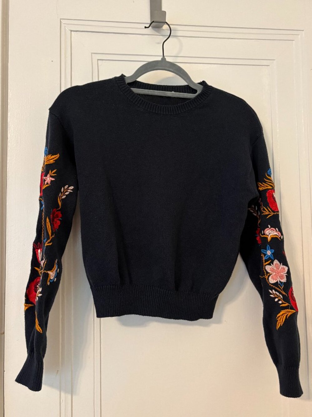 H&M Women's Navy Embroidered Floral Sweater Size Small